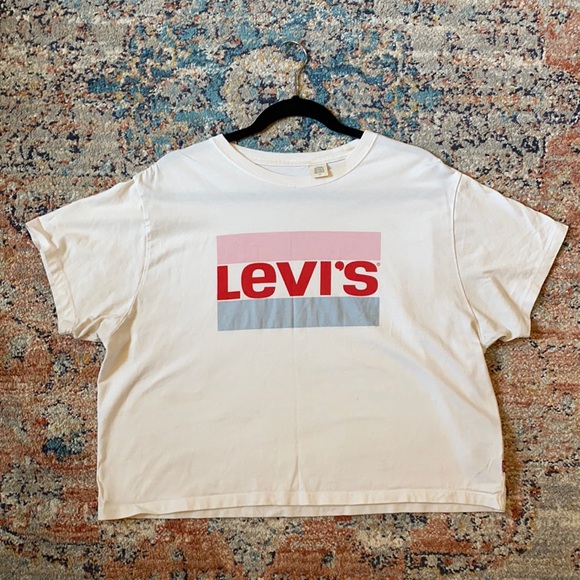 Levi’s Graphic Tee - Picture 1 of 3